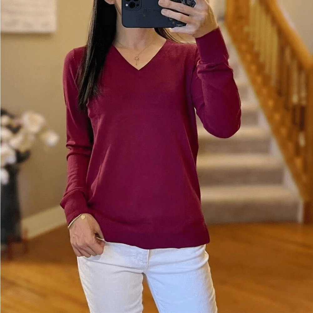 Katherine Barclay Burgundy/Red Extra Fine Merino Wool V-Neck Sweater